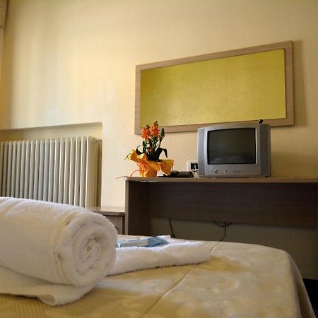 Hotel Orly Cesenatico Exteriör bild
