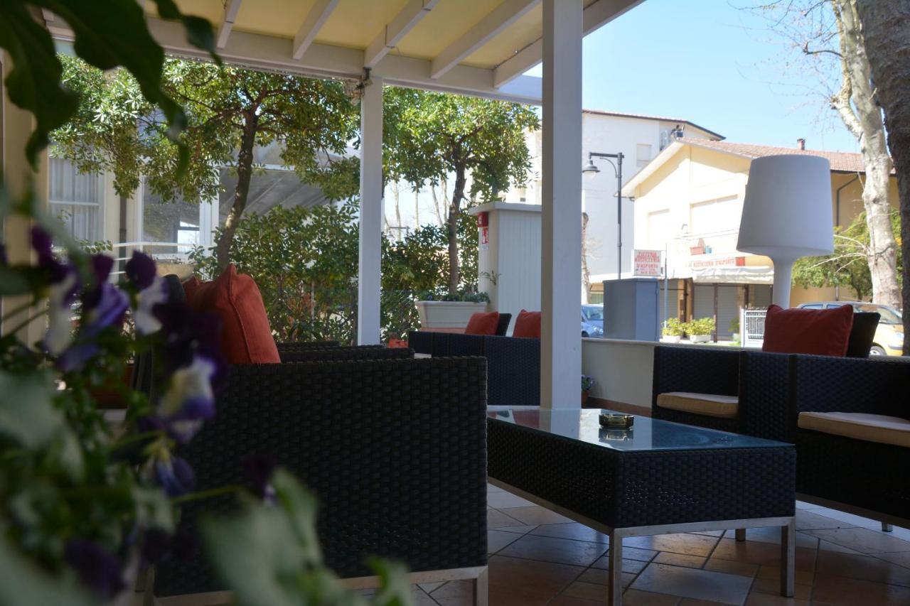 Hotel Orly Cesenatico Exteriör bild