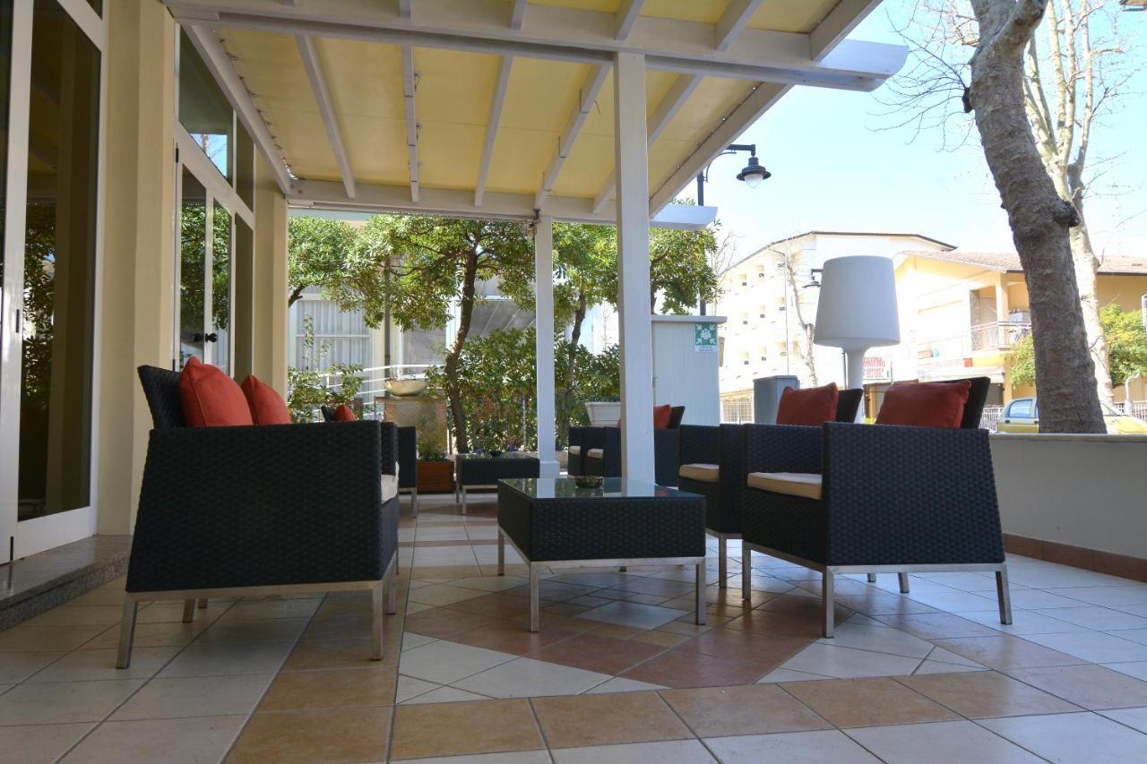 Hotel Orly Cesenatico Exteriör bild