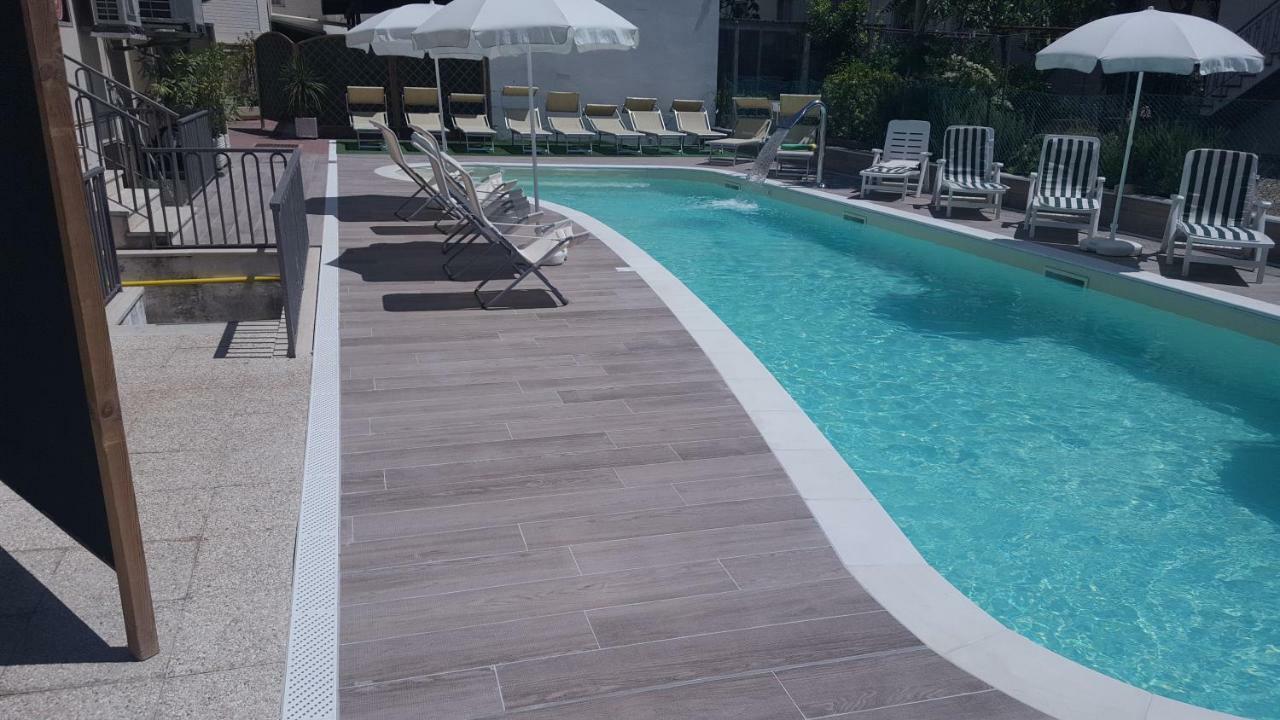 Hotel Orly Cesenatico Exteriör bild